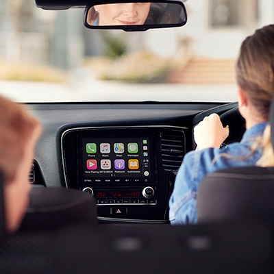 Now you can follow maps, send and receive messages, make calls and play music via voice-control on the Smartphone Link Display Audio, compatible with Apple Carplay and Android Auto.