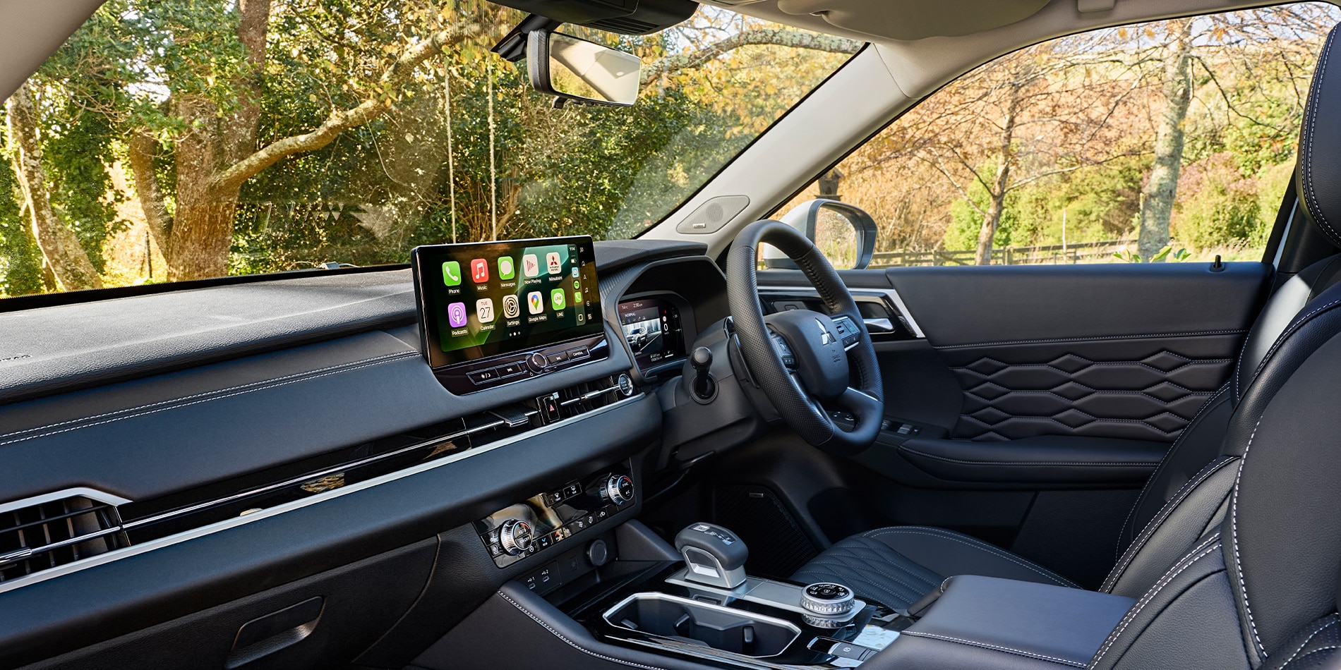 Your comfort zone Comfort is key in New Outlander. All models come equipped with the Dynamic Sound Yamaha Premium System. VRX and Exceed models get the heated and ventilated front seats.