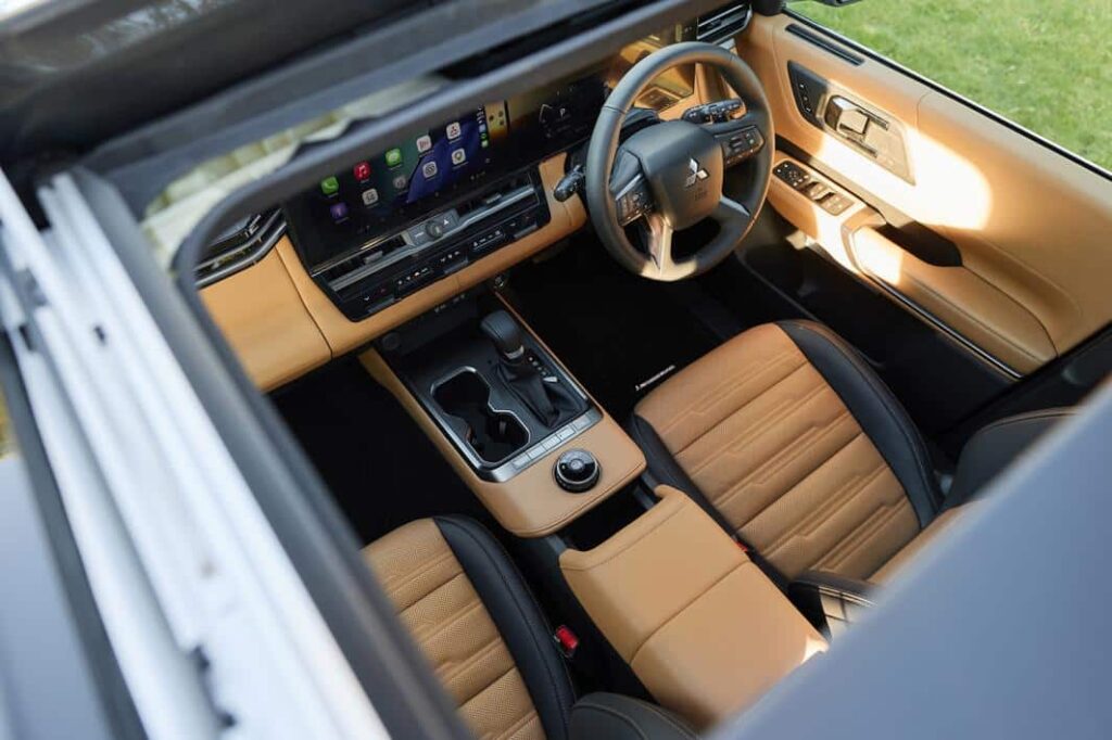 Pajero Exceed Overhead Cockpit ScaleWidthWzEwNjRd